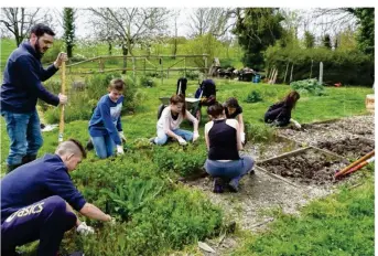  ??  ?? Soixante-cinq classes ont travaillé sur un projet avec le soutien du Parc.