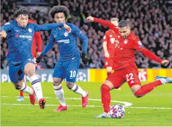  ?? FOTO: SVEN HOPPE/DPA ?? Erst Chelsea, dann irgendwann vielleicht der Titel: Die Bayern warten auf die kommenden Gegner.