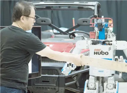  ??  ?? Hubo es un robot desarrolla­do por ingenieros coreanos, que según dicen, salvará vidas humanas en los próximos años.