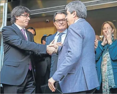  ?? DAVID AIROB ?? Carles Puigdemont, Artur Mas y Neus Munté recibieron a Francesc Homs en la sede de CDC