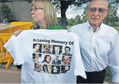  ??  ?? La hija de Lonnie y Sandy Phillips fue asesinada en 2012 en un ataque en un cine de Aurora, Colorado