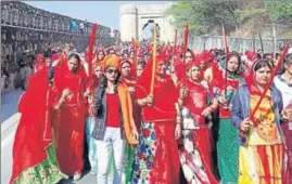  ?? HT PHOTO ?? Rajput women at a Swabhiman Rally at the Chittorgar­h Fort in Rajasthan.