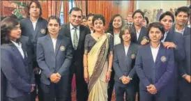  ?? HT PHOTO ?? The India women’s cricket team at the Indian high commission in London on Monday.