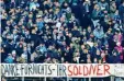  ?? Foto: dpa ?? „Söldner“– eines der netteren Wörter, mit denen die HSV Spieler von ihren Fans bezeichnet werden.