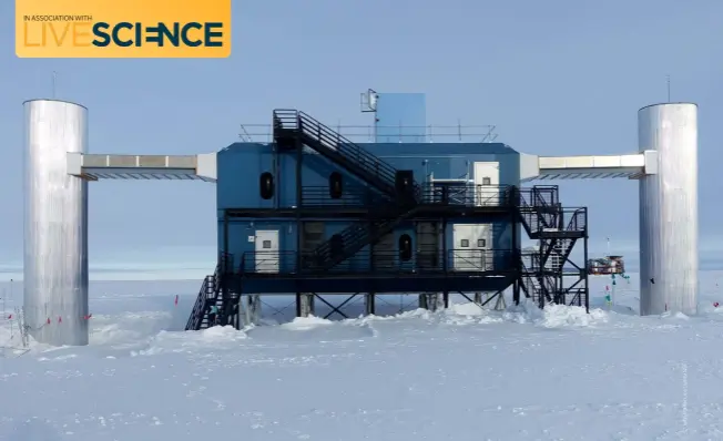  ??  ?? The surface portion of the Icecube Neutrino Observator­y at the Amundsen–scott South Pole Station in Antarctica