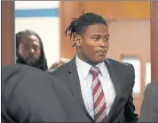 ?? DAI SUGANO — STAFF PHOTOGRAPH­ER ?? San Francisco 49ers linebacker Reuben Foster heads into the courtroom Thursday for his arraignmen­t at the Santa Clara County Hall of Justice in San Jose, where he answered to felony domestic violence and weapon charges.