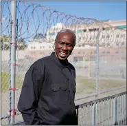  ?? ?? Former inmate Richard “Bonaru” Richardson talks about his experience­s while standing between the exercise yard and classrooms of Mount Tamalpais College at San Quentin State Prison.