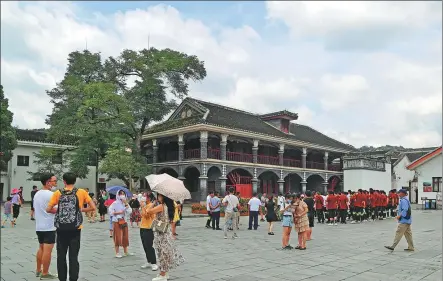  ?? YOU YOUHAI / FOR CHINA DAILY ?? People visit the Zunyi Meeting Site in Southwest China’s Guizhou province in July.