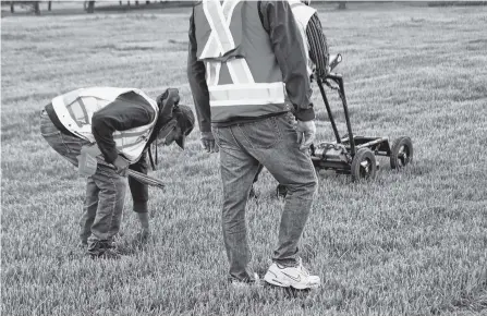  ?? Federation of Sovereign Indigenous Nations via Reuters ?? A crew performs a ground-penetratin­g radar search of a field, where the Cowessess First Nation said they had found 751 unmarked graves, near the former Marieval Indian Residentia­l School in Grayson, Sask. on June 18.