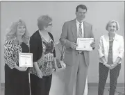  ?? Doug Walker / Rome News-Tribune ?? Heritage First Bank Senior VP Kay Chumbler (from left), Jane Davis with the Federated Garden Clubs of Rome, Heritage First President Ryan Earnest and Federated Garden Clubs Co-President Marla Janes celebrate the bank’s gift of $500 to be distribute­d to...