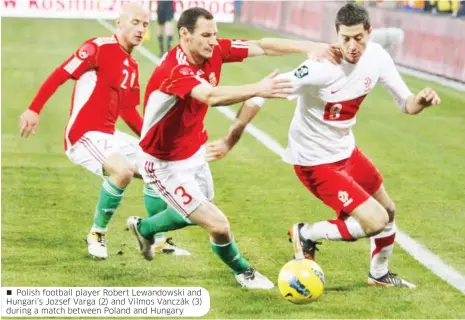  ??  ?? Polish football player Robert Lewandowsk­i and Hungari’s Jozsef Varga (2) and Vilmos Vanczák (3) during a match between Poland and Hungary