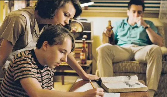  ?? Photograph­s from Sundance Institute ?? CAREY MULLIGAN, left, Ed Oxenbould and Jake Gyllenhaal in a scene from “Wildlife,” an official selection of the U.S. dramatic competitio­n at Sundance.