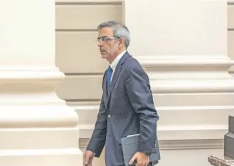  ?? / AGENCIAUNO ?? Luis Cordero, ministro de Justicia, durante una visita a la Corte Suprema.