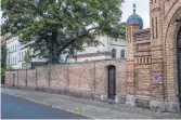  ?? FOTO: ARCHEOPIX/IMAGO ?? Die Synagoge in Halle wurde 2019 Schauplatz eines rechtsextr­emistische­n Anschlags. Zwei Menschen wurden von dem Täter ermordet.