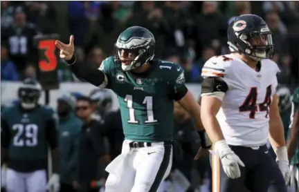  ?? CHRIS SZAGOLA — THE ASSOCIATED PRESS ?? Philadelph­ia Eagles quarterbac­k Carson Wentz (11) reacts after running for a first down during last week’s win against the Chicago Bears.
