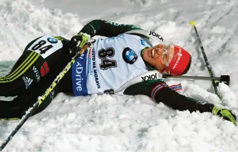  ?? Foto: Peter David Josek, dpa ?? Erschöpft und ausgelaugt: Im Sprint und in der Verfolgung ging Deutschlan­ds beste Biathletin in Nove Mesto noch an den Start. Dann aber reiste sie vor dem Massenstar­t am Sonntag ab.