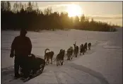  ?? MARC LESTER — ANCHORAGE DAILY NEWS VIA AP ?? A musher approaches Shageluk, Alaska, during the 2018 Iditarod Trail Sled Dog Race.