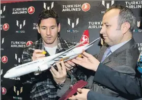  ?? FOTO: MANEL MONTILLA ?? Messi fue imagen de Turkish Airlines En la instantáne­a, en un acto de 2012