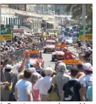  ?? (Photo Richard Ray) ?? Le Tour et sa caravane (comme ici en ) représente­nt  personnes à loger.