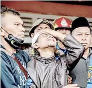  ?? MAS AGUNG WILIS/AGENCE FRANCE-PRESSE ?? AHMAD Ashikin, father of seven-year-old Indonesian girl Ashika Nur Fauziah, is grief-stricken after rescuers found her dead under the rubble at Cugenang village, in Cianjur, Indonesia.