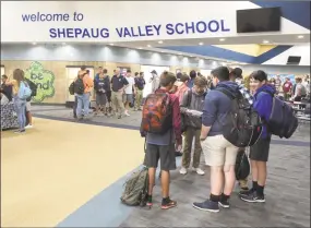  ?? H John Voorhees III / Hearst Connecticu­t Media ?? First day of school at Shepaug Valley School on Sept. 3 in Washington.