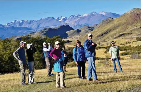  ??  ?? Left / Izquierda: The Weeden Foundation board of directors hiking in the new Patagonia National Park in March. La junta directiva de la Fundación Weeden haciendo senderismo en el nuevo Parque Nacional Patagonia durante marzo.