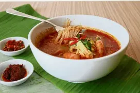  ??  ?? The Sarawak laksa is incredibly delicious and packed with flavour.
