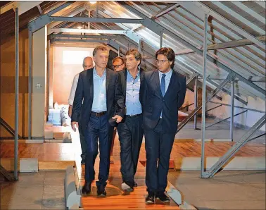  ?? CEDOC PERFIL ?? DE VISITA. Macri, con el secretario Avruj y el ministro Garavano, en febrero, recorriend­o la ex ESMA.