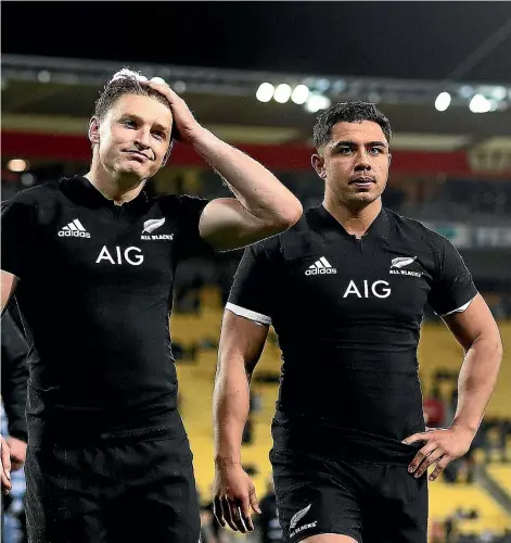  ?? GETTY IMAGES ?? Beauden Barrett, centre, reflects on a frustratin­g night when his goalkickin­g misses proved costly as the All Blacks lost 36-34 to South Africa in Wellington.