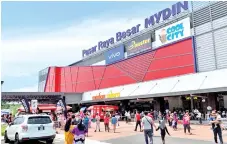  ??  ?? The first Mydin Hypermarke­t in Sabah is now open at Sejati Ujana Mile 7, Sandakan.