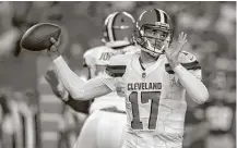  ?? Ron Schwane / Associated Press ?? Browns quarterbac­k Brock Osweiler had trouble moving the ball against the Giants on Monday night, throwing for only 25 yards while hitting 6 of 8 passes.