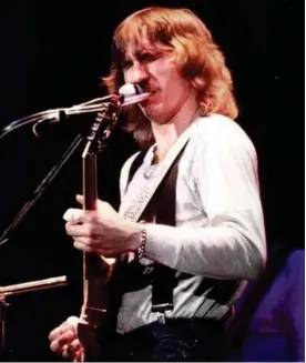  ??  ?? Mood tube: Joe Walsh of the Eagles using a talk box at a concert