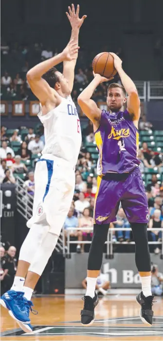  ?? Picture: GETTY IMAGES ?? Sydney’s David Wear takes a jump shot over Danilo Gallinari of the Los Angeles Clippers during a pre-season game at the Stan Sheriff Center in Hawaii.