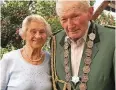  ??  ?? König und Königin: Willi Passmann (99) und seine Frau Ursel (87).