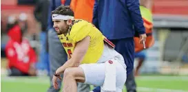  ?? [AP PHOTO] ?? North squad quarterbac­k Baker Mayfield, of Oklahoma, watches practice on Wednesday. Mayfield is practicing for the Senior Bowl game on Saturday in Mobile, Ala., but may not play.