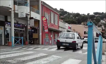  ?? (Photo S. F.) ?? D’après l’associatio­n Pour une mobilité sereine et durable (Pumsd), la commune compterait au moins quatre ralentisse­urs illégaux, dont celui du quai Jules-Guesde (photo ci-dessus).