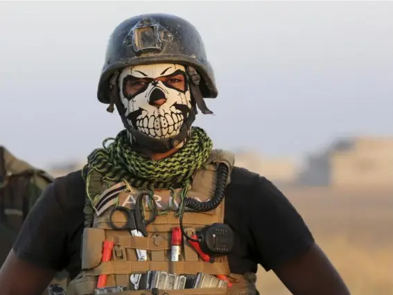  ??  ?? A member of Iraq’s elite Special Forces pauses as they advance toward Mosul yesterday (AP)