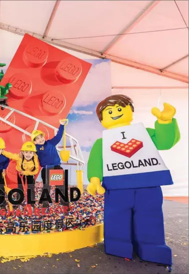  ?? ?? Kirkbi, Merlin og en lokal partner er i gang med at bygge det hidtil største Legoland, der skal ligge ved Shanghai i Kina.
Foto: Legoland