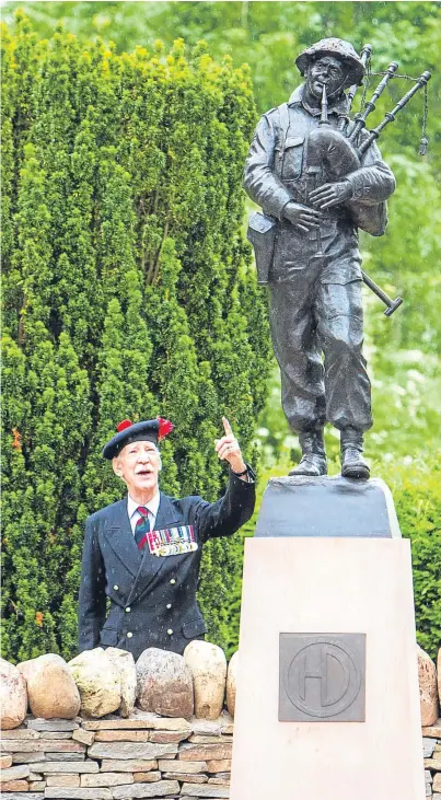  ?? Picture: Steve MacDougall. ?? Black Watch veteran Colonel Ian Critchley beside the memorial.