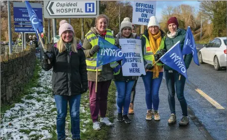  ?? Photo by Jimmy Howard ?? Nurses on the picket line at Mallow General Hospital last week.