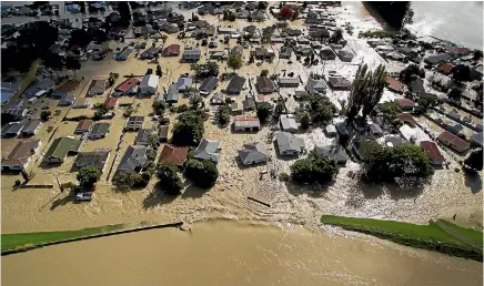  ?? PHOTO: CHRIS MCKEEN/FAIRFAX NZ ?? The flood bank protecting Edgecumbe in the Bay of Plenty breached yesterday, flooding the township.