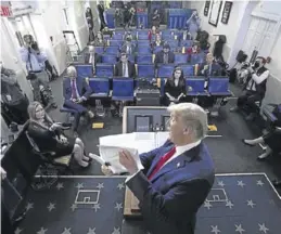  ?? AP / ALEX BRANDON ?? Donald Trump, en la rueda de prensa del lunes en la Casa Blanca.