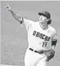  ?? BEN MOFFAT/AZCENTRAL SPORTS ?? Diamondbac­ks outfielder Peter O'Brien tosses a ball into the stands between innings at Chase Field in Phoenix on Friday night.