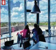  ?? ?? 6. Vju, Café mit Panoramabl­ick über Hamburg auf dem Energiebun­ker.