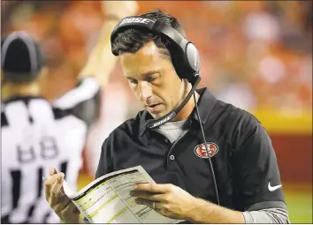  ?? CHARLIE RIEDEL — ASSOCIATED PRESS ARCHIVES ?? San Francisco 49ers coach Kyle Shanahan consults his chart during Friday night’s preseason game against the Kansas City Chiefs in Kansas City, Mo. Shanahan gets occasional coaching help from his father, Mike.