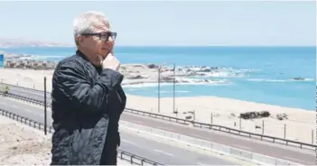  ??  ?? El arquitecto Daniel Libeskind en diciembre pasado cuando visitó la playa Huayquique, donde se emplazará el museo.