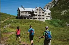  ?? Archivfoto: Ralf Lienert ?? Über bestes Bergwetter konnten sich die Wanderer heuer häufig freuen. Unser Foto zeigt die Rappenseeh­ütte.