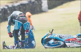  ?? FOTO: GETTY ?? Navarro se interesa por Bastianini La de Moto3 fue la más grave en Phillip Island