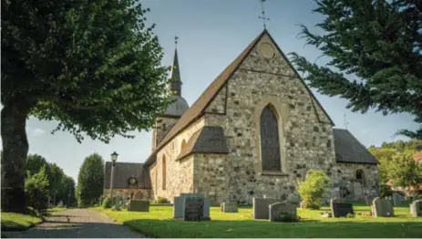  ?? FOTO: CLAUDIO BRITOS ?? 900-ÅRING. Botkyrka kyrka har anor från 1100-talet och S:t Botvids dagar.