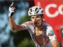  ?? ?? Le  septembre dernier, Clément Champoussi­n remporte la dernière étape de montagne de la Vuelta à Castro de Herville, devant Primoz Roglic.